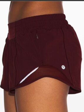 Lululemon Hotty Hot Low Rise Lined Shorts Garnet Size 4 / 2.5” Inseam EUC